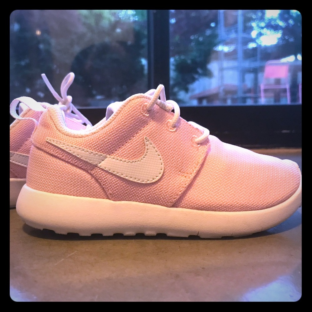 Nike Toddler Girls Roshe Sneakers